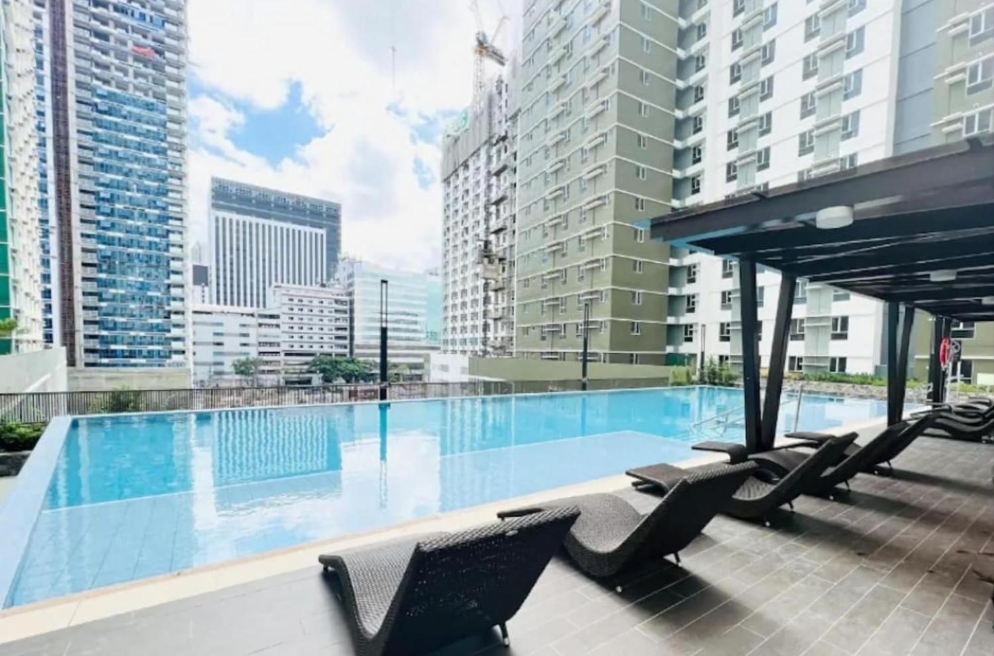 Cebu City Scape At Cebu It Park Exterior photo